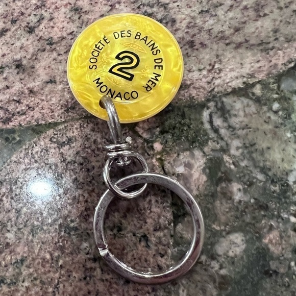 SOCIETE des bains de mer Monaco yellow key chain - Picture 2 of 4